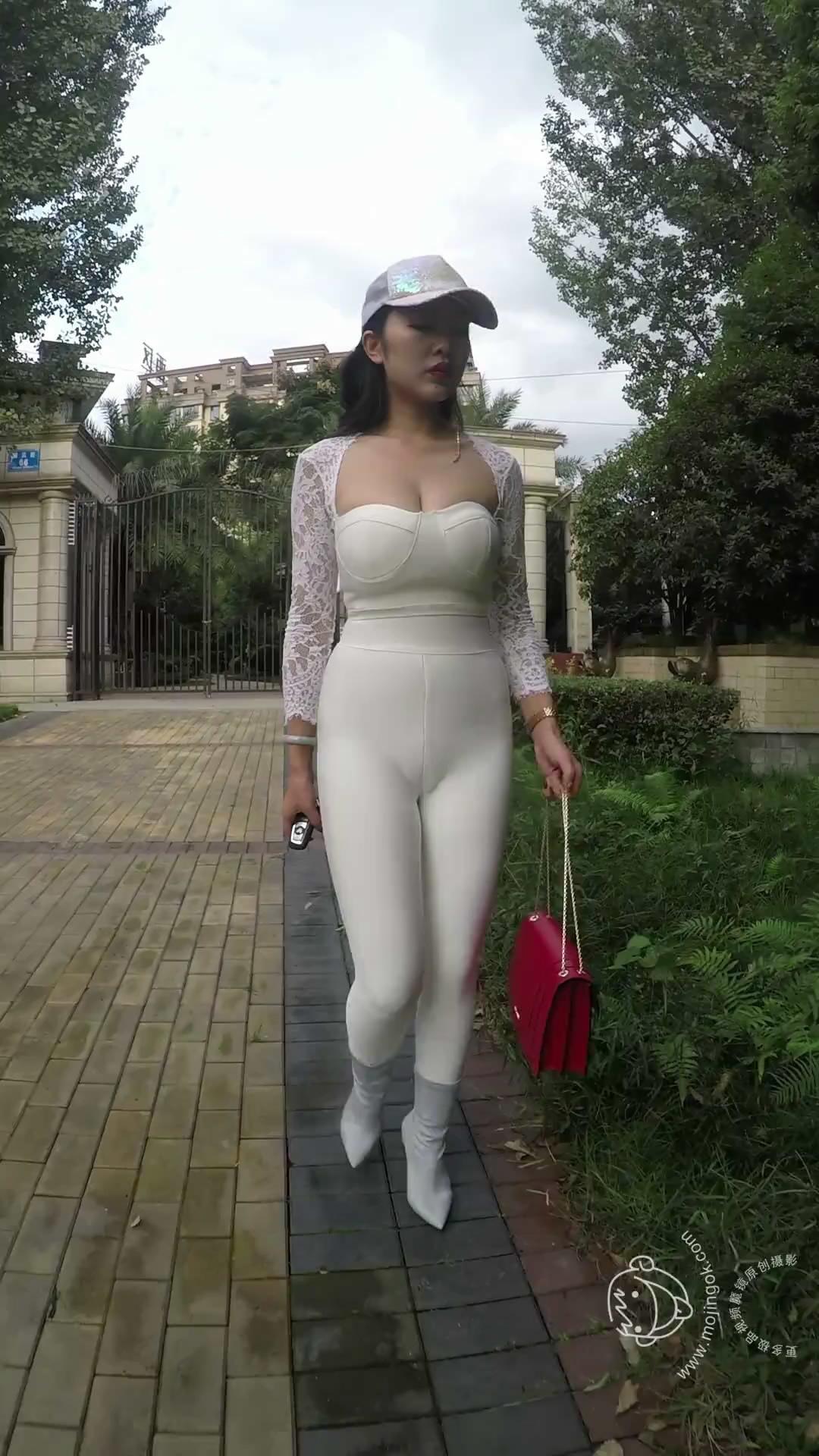 ���ܷ��������Ů