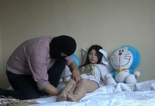 �ٺ�ԭ�� ����Ů����Լ��